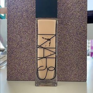 NARS - Natrual Radiant Foundation in Deauville
